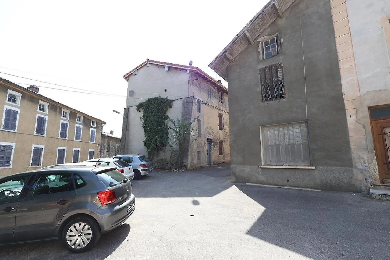 شقة L'Ambre - 1 A 4P - Wifi Fibre - Parking Gratuit Pont-dʼAin