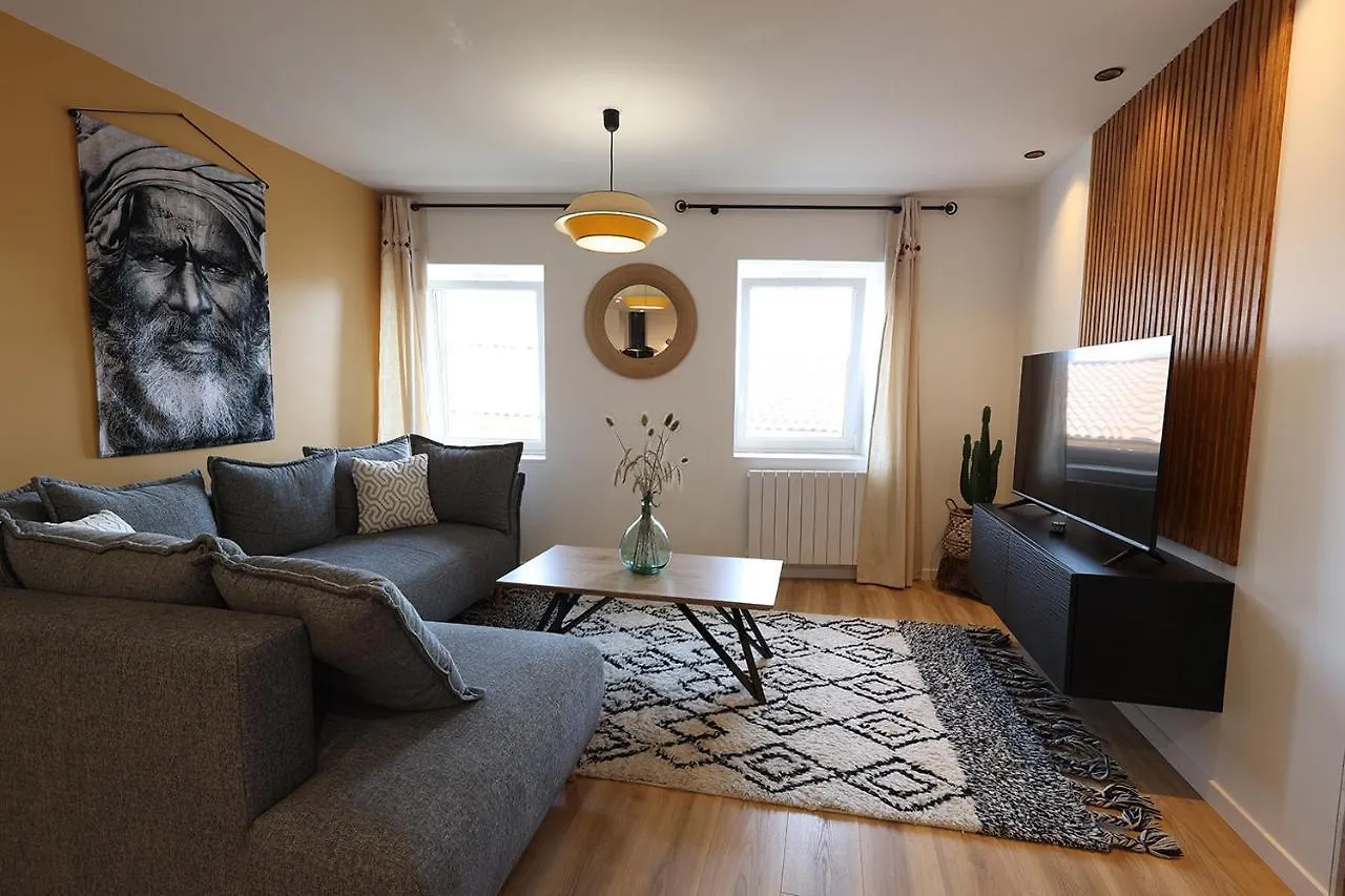 Appartement L'Ambre - 1 A 4P - Wifi Fibre - Parking Gratuit à Pont-dʼAin