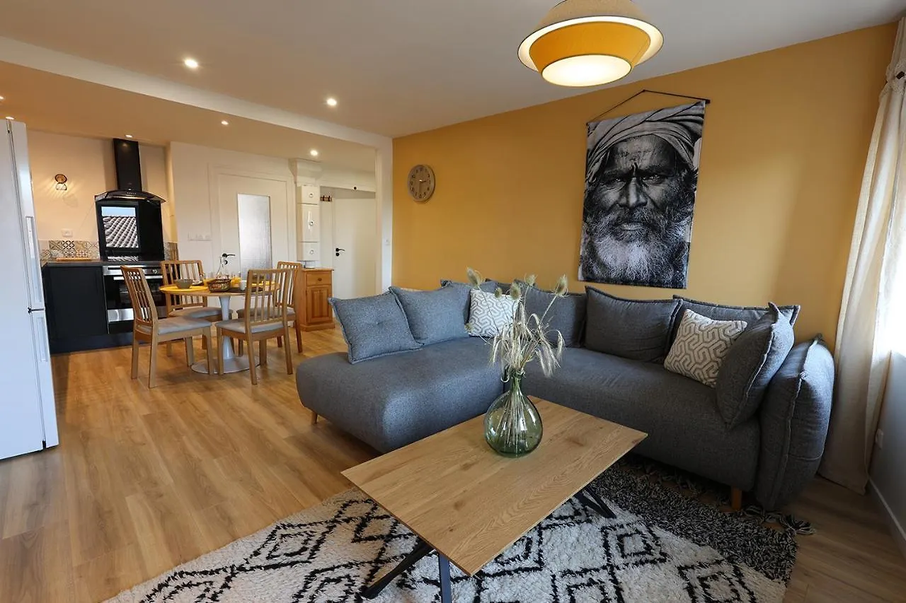 Appartement L'Ambre - 1 A 4P - Wifi Fibre - Parking Gratuit à Pont-dʼAin 0*,  France