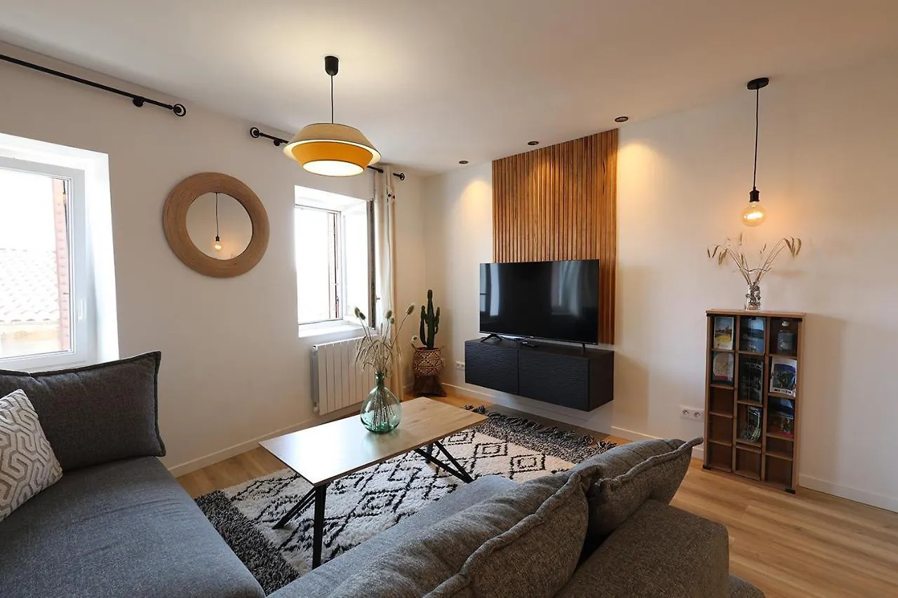 Appartement L'Ambre - 1 A 4P - Wifi Fibre - Parking Gratuit à Pont-dʼAin