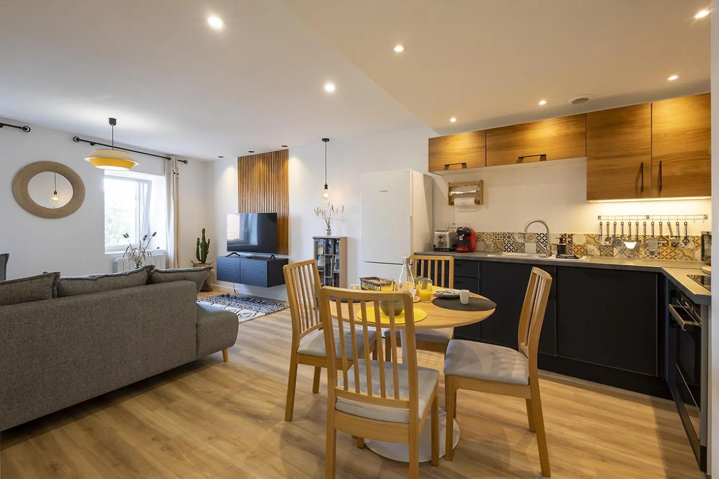 Appartement L'Ambre - 1 A 4P - Wifi Fibre - Parking Gratuit à Pont-dʼAin