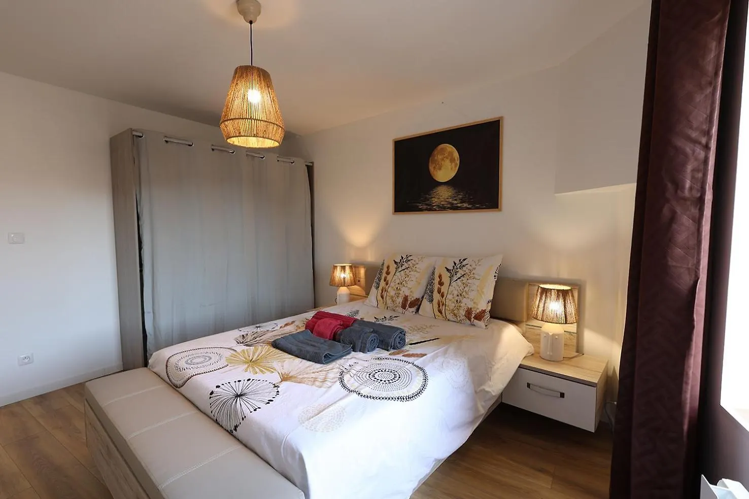 Appartement L'Ambre - 1 A 4P - Wifi Fibre - Parking Gratuit à Pont-dʼAin 0*,  France