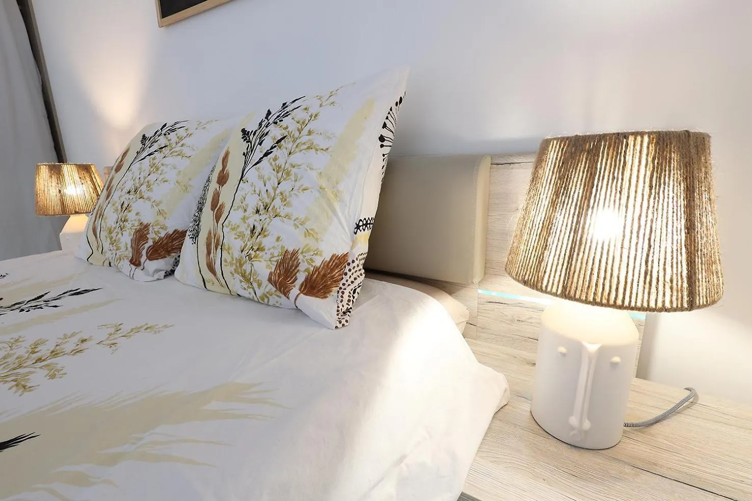 Appartement L'Ambre - 1 A 4P - Wifi Fibre - Parking Gratuit à Pont-dʼAin France